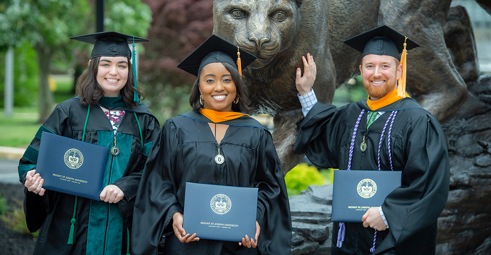 graduates by lions statue